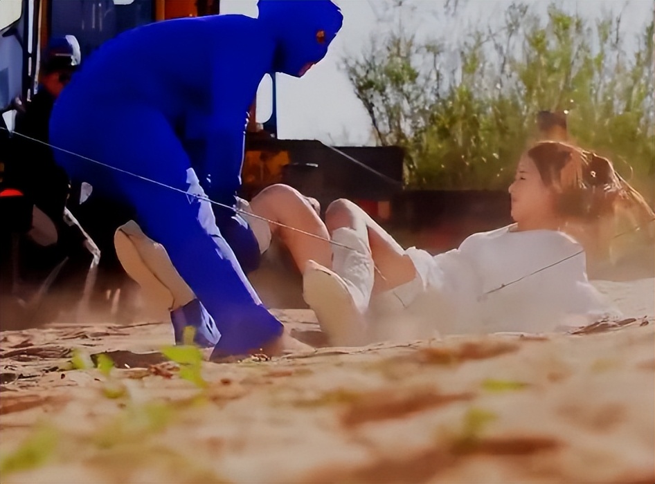 赵丽颖拍戏受伤视频,赵丽颖坠马受腰伤拍哪部戏