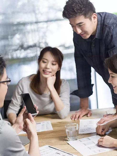 强制员工转发朋友圈，不发就扣钱，您认为过分吗？