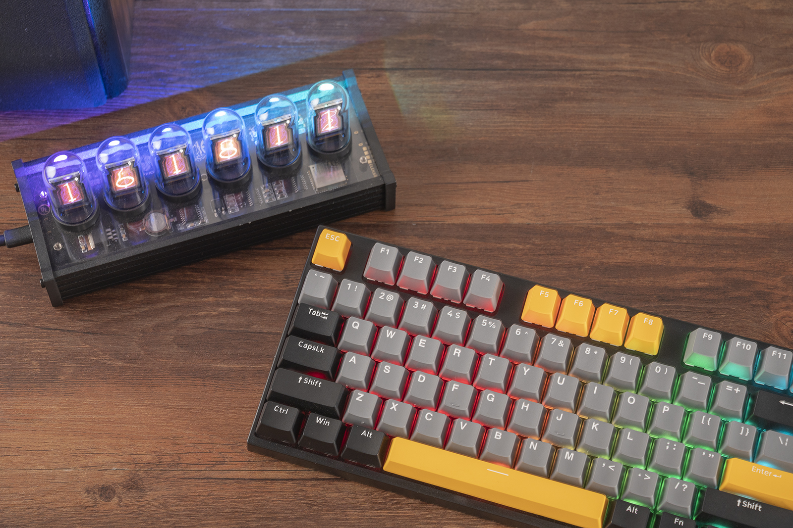 谁说机械键盘只适合电竞，文艺青年的礼物，迪摩F87歼星舰