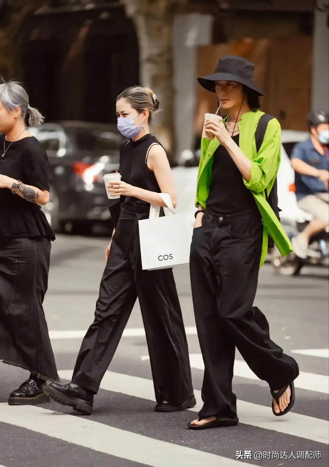 穿黑色裤子的男生穿什么鞋子好看,男士黑色裤子搭配什么鞋子好看呢