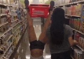 邻居口中的“米粉店表妹”：勤快腼腆美丽，小区男人心中的白月光