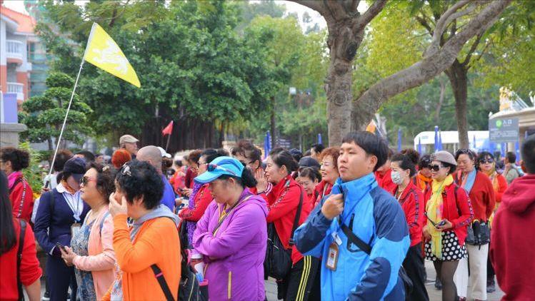 老年人免费旅行团有哪些,年轻人加入老年旅游团真的好