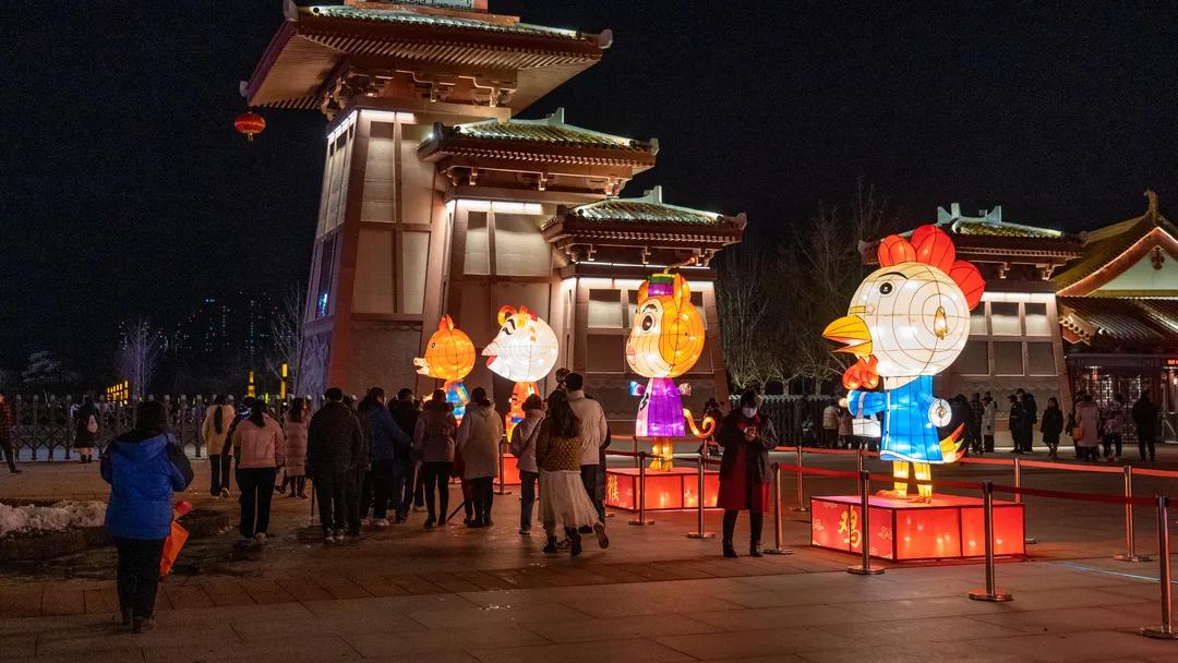 郑州灯展好玩的地方,郑州春节晚上打铁花