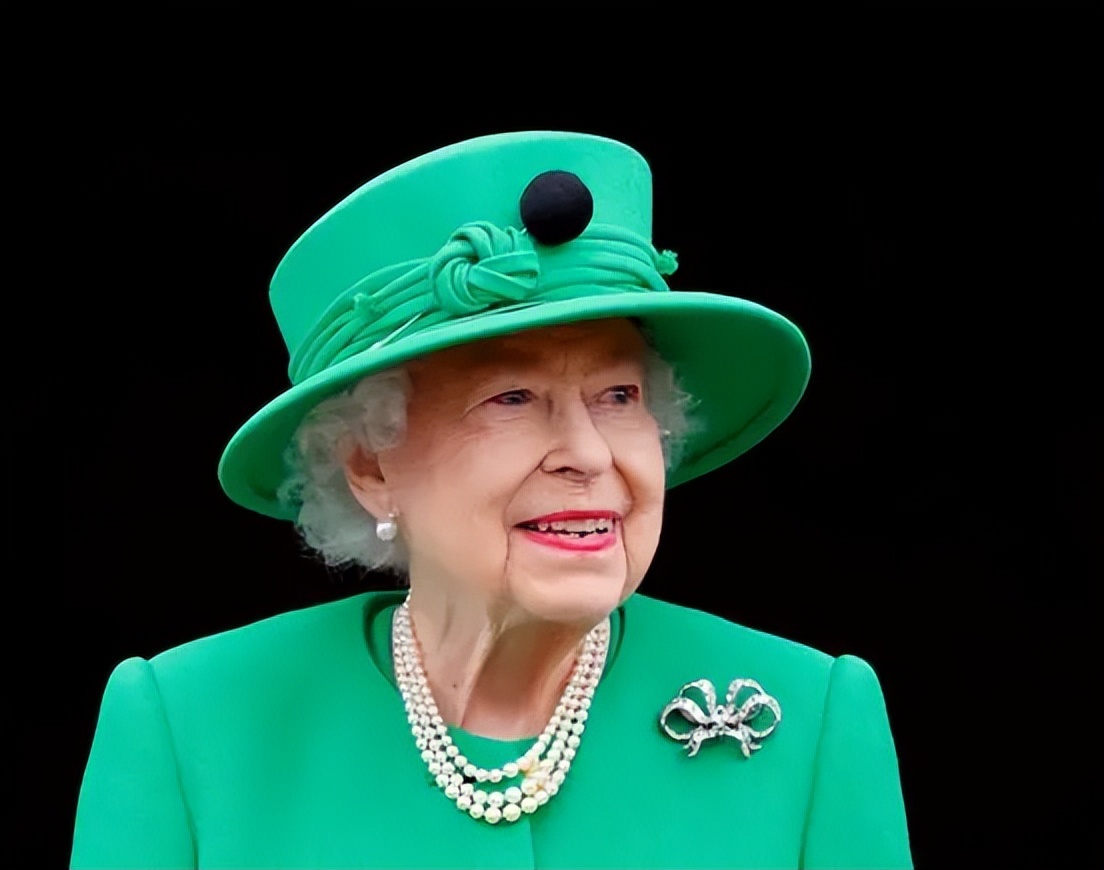 查尔斯苦等70年登基，而其母王的方方面面似乎更令人回味