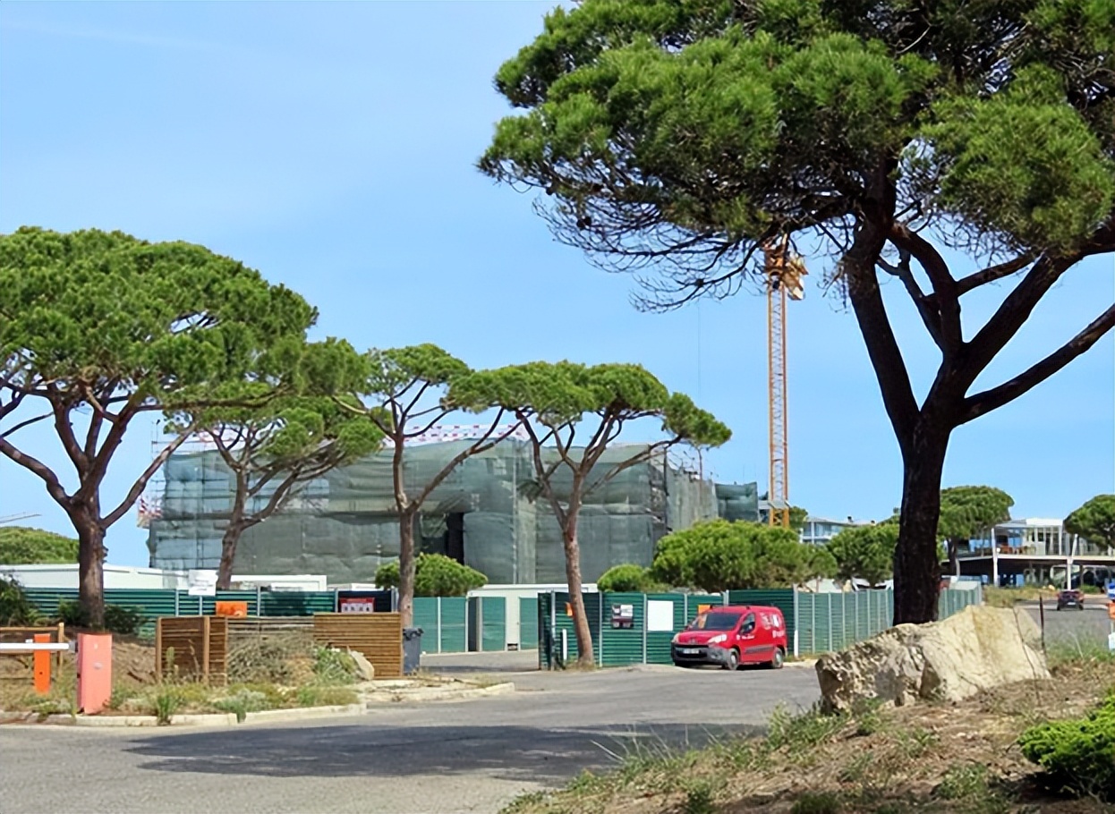 底薪5000欧/月，C罗请你去他的“城堡”一起品尝“十二道锋味”