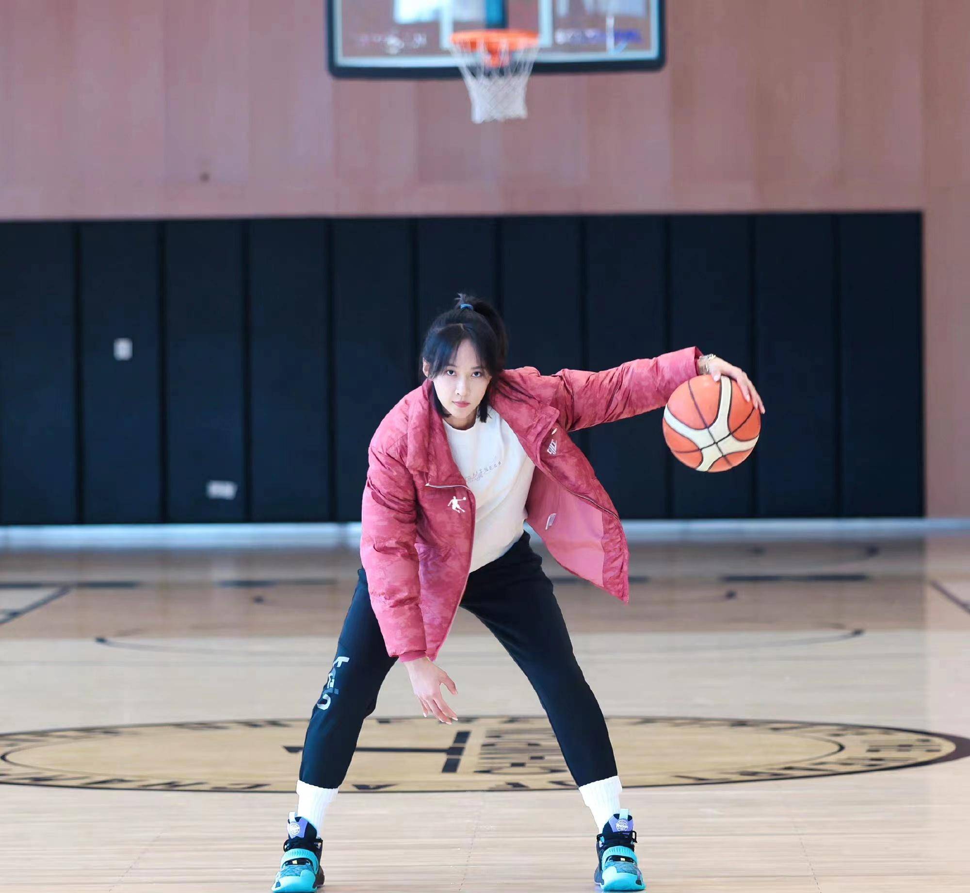 女篮颜值天花板李梦,女篮王思雨成长之路