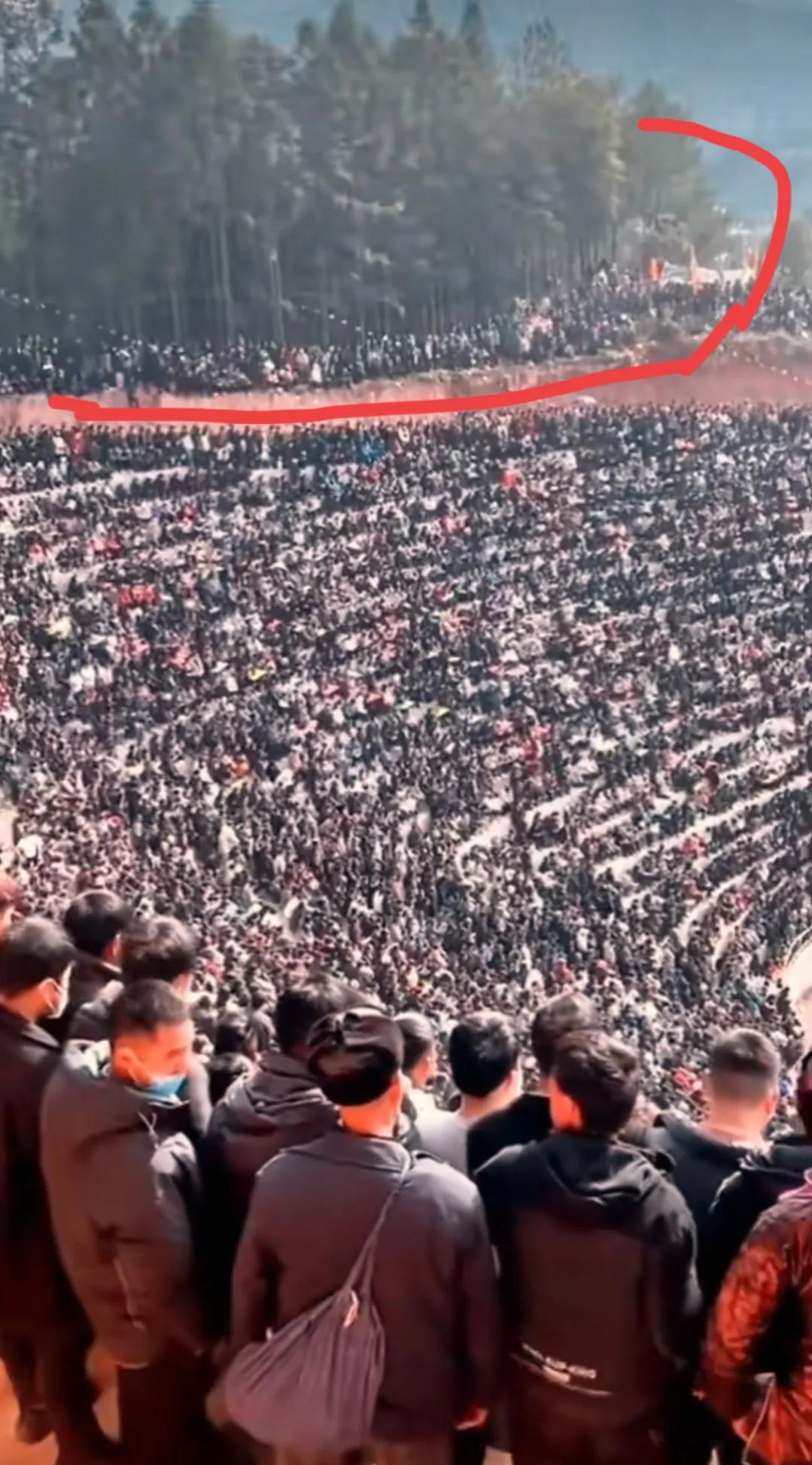 贵州村超引网友热议,贵州村超人民日报