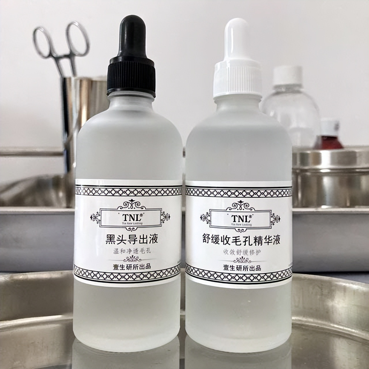 眉心鼻翼和下巴长粉刺为什么,鼻头上起粉刺什么原因引起的图片