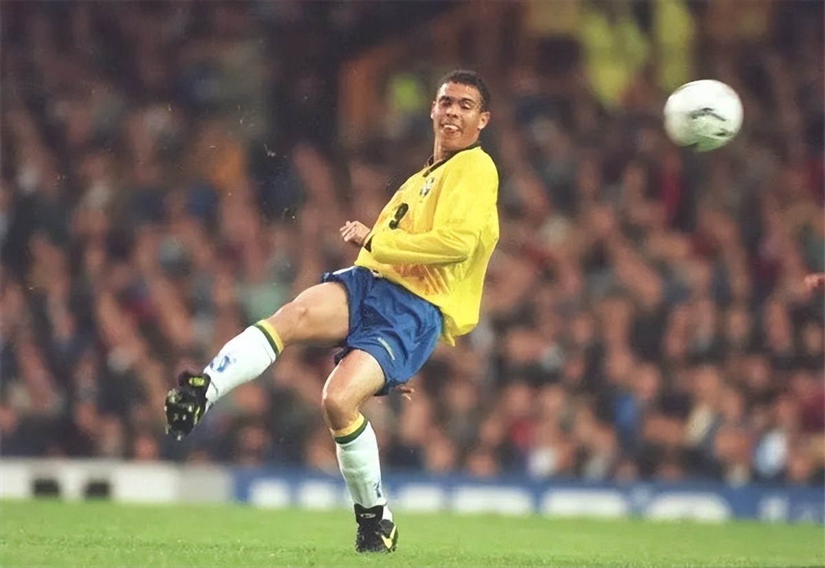 罗纳尔多大罗身家,罗纳尔多2012年在哪个俱乐部