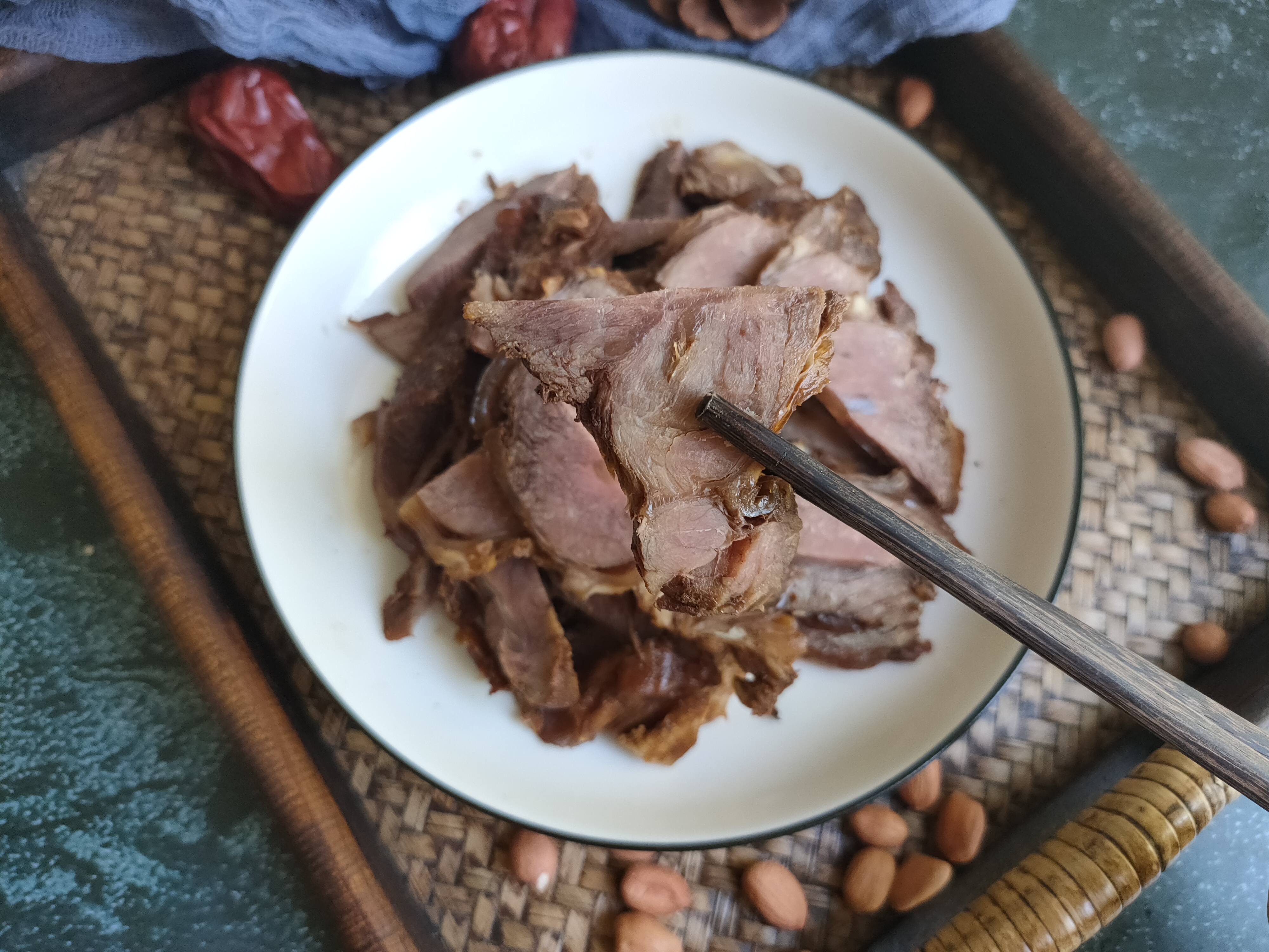 做酱牛肉正宗的焯水做法,酱牛肉炒散花