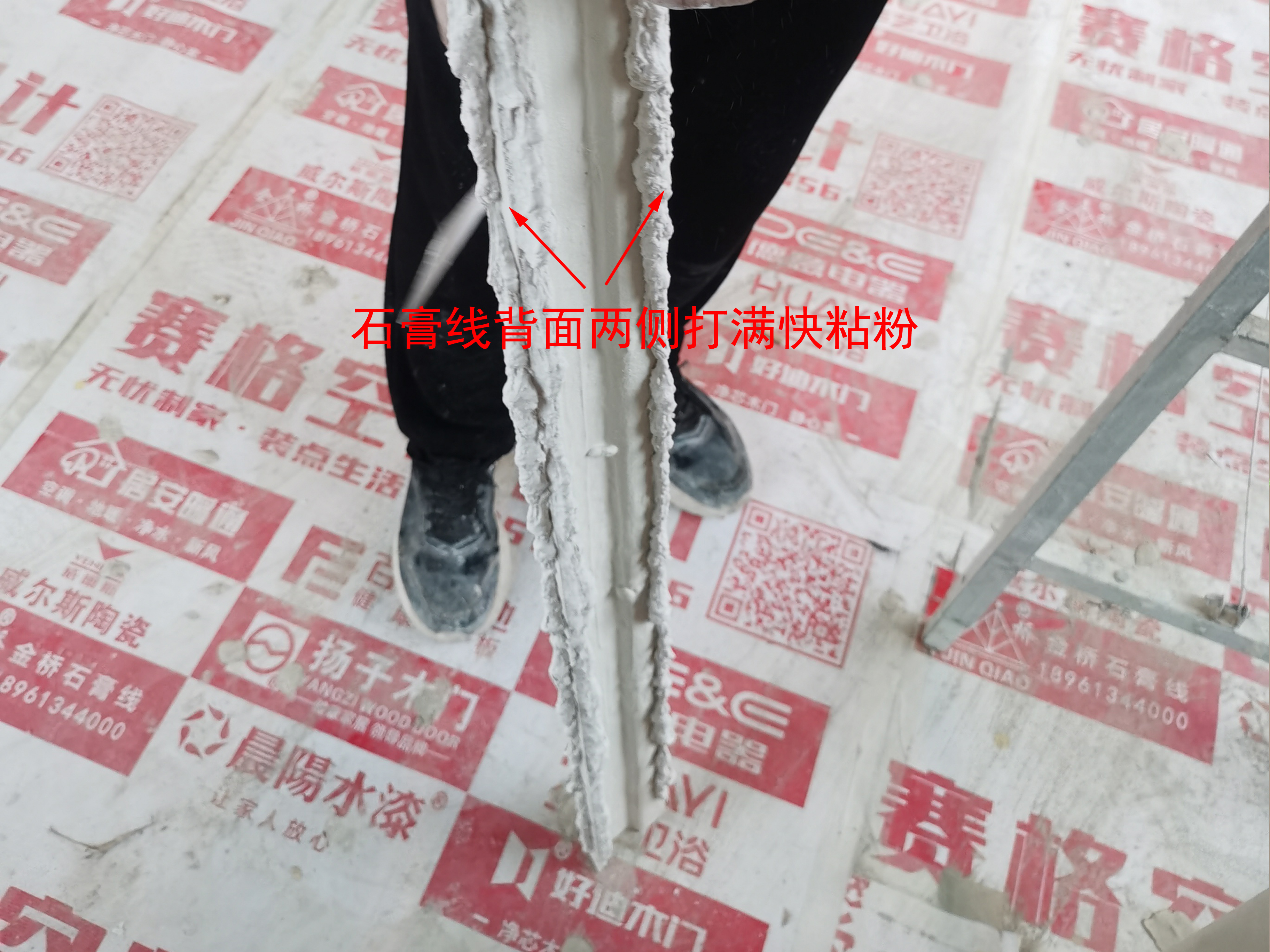 要想门套板不变形用什么背板好,房顶石膏线开裂要脱落怎么办