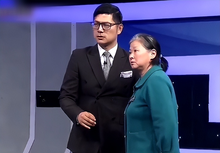 女人抛夫弃子跟情人私奔，如今却要丈夫千万巨款，还说钱都是她的