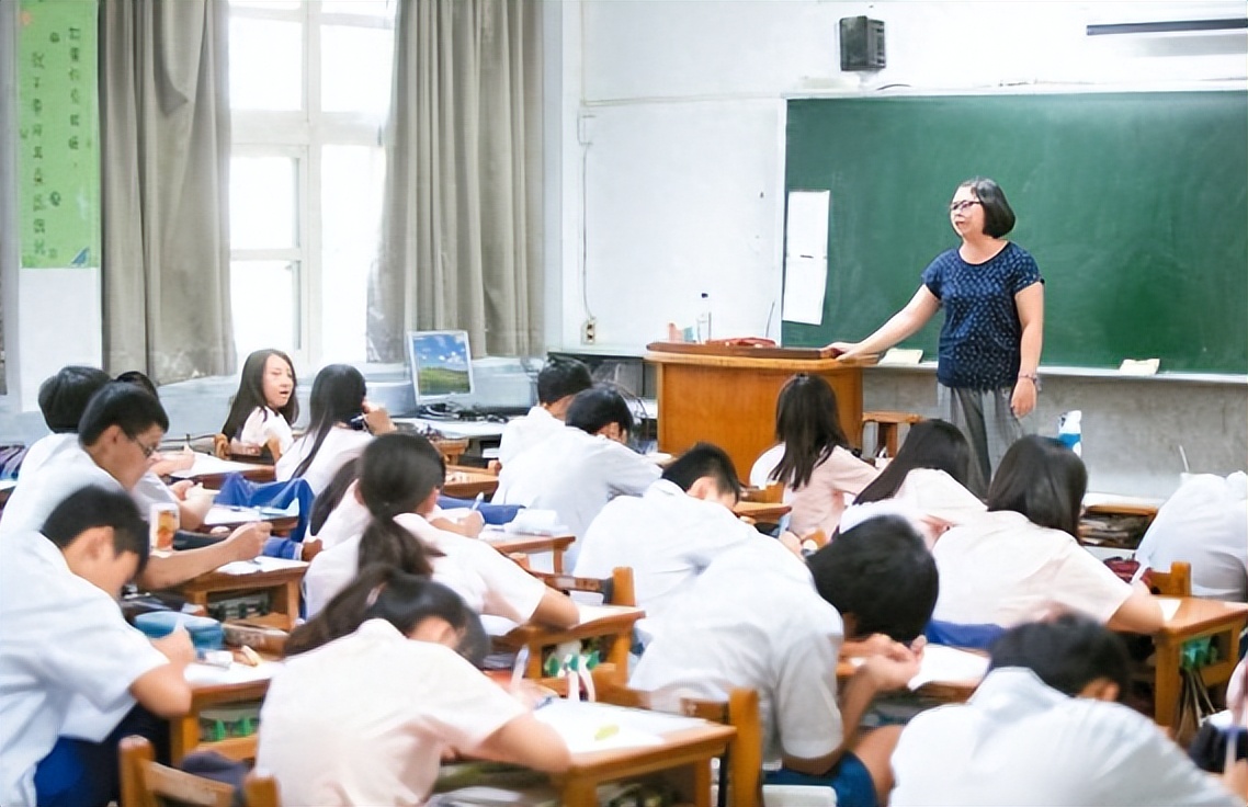 变态老头猥亵10岁女孩，被抓时拉链都没关，称：就摸了怎么样？
