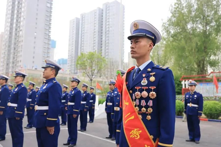 【楷模】太原消防张高峰同志当选山西省出席*党**的二十大代表