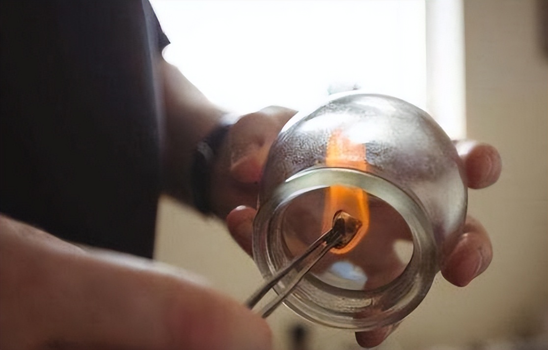 拔火罐吸出来的是湿气还是毒素,拔火罐吸出来的瘀血是体内毒素吗