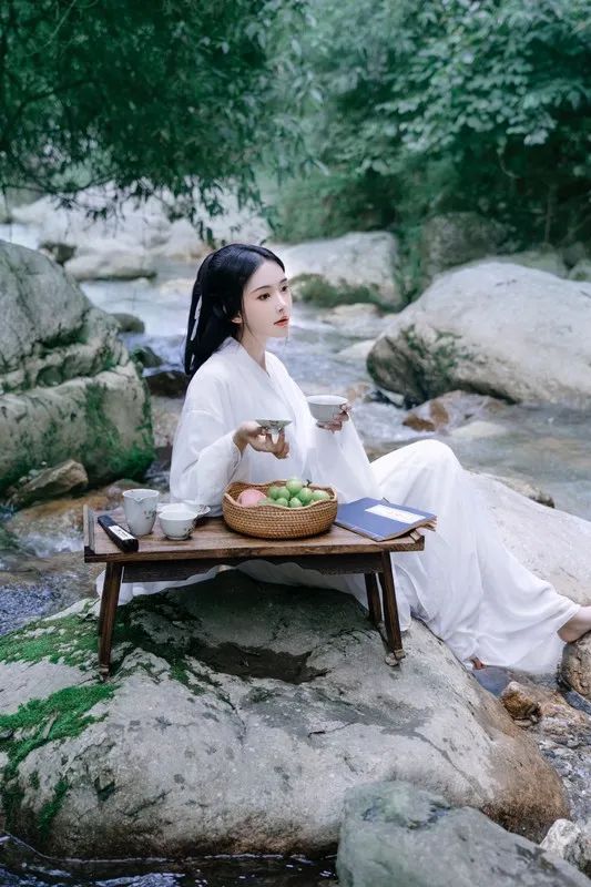 王淑娴诗词|我有相思无处售，情人一别天涯久