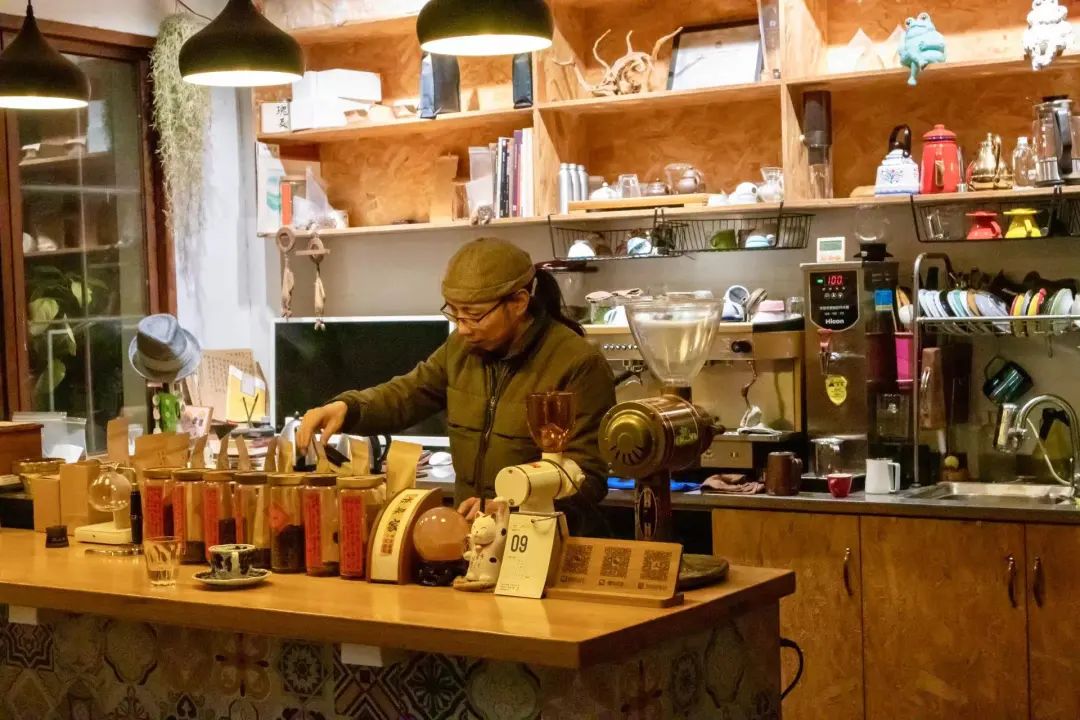 在这座充满松弛感的城市里，喝了两天咖啡