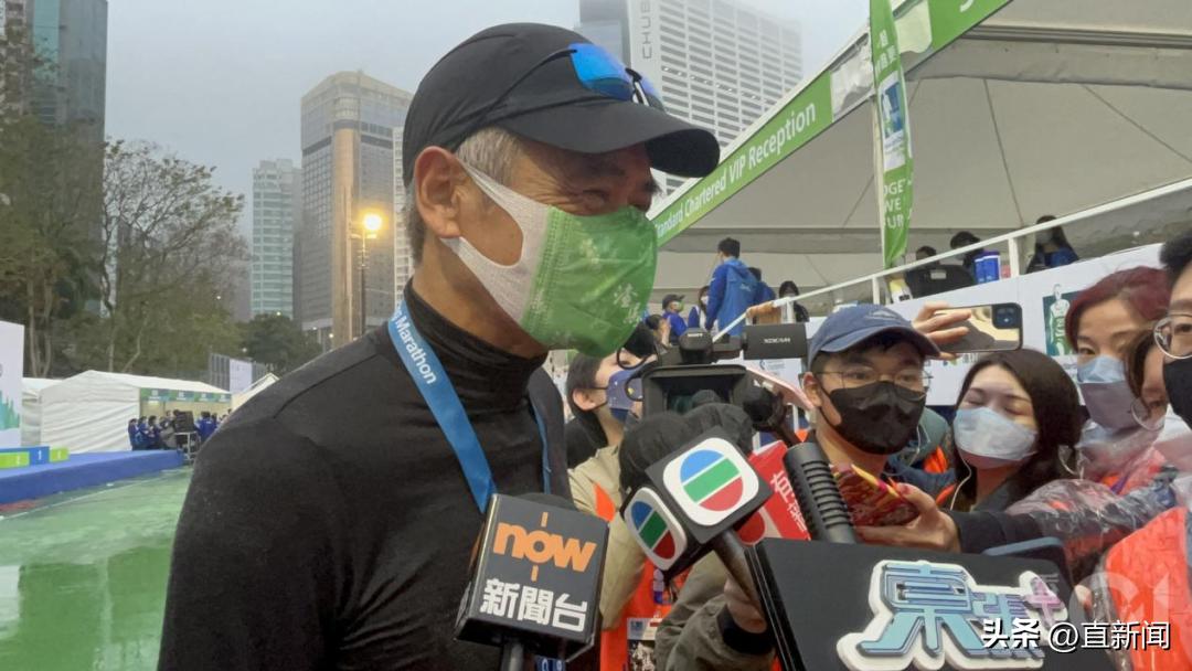 周润发参加香港马拉松跑半马成绩,香港马拉松周润发照片