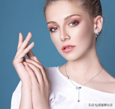 情人节什么花束最畅销 (情人节鲜花加什么礼物比较好)