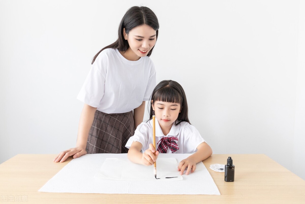 叛逆期孩子和父母有隔阂,初中生叛逆期家长如何引导