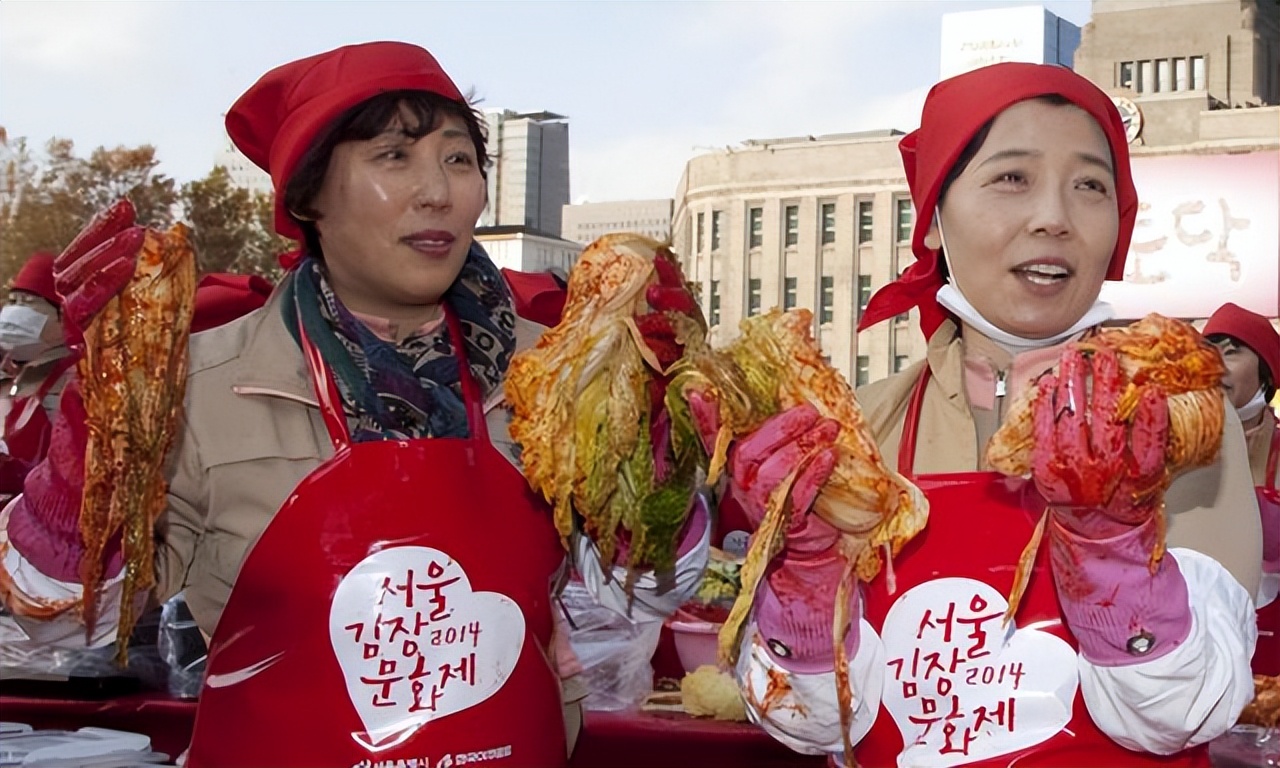 一颗白菜90元，韩国面临泡菜危机，山东小镇掌控韩国人泡菜自由