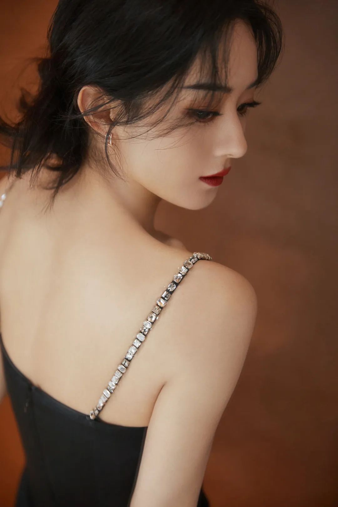 今年冬天流行发型披头散发,5款冬季减龄发型