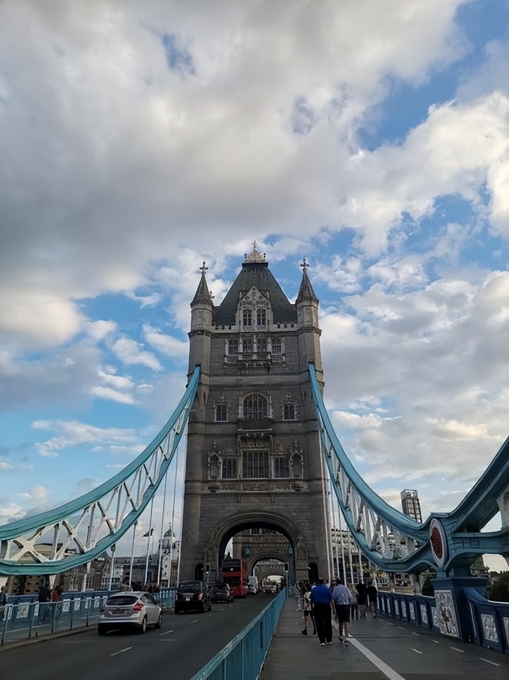 伦敦塔桥有什么寓意,伦敦塔桥在伦敦中心吗