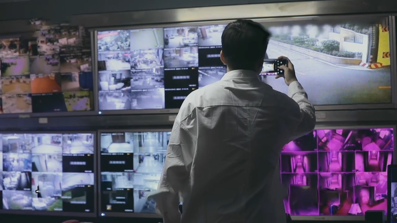 21年湖北修车老板生意惨淡，却开豪车买奢侈品，调查揪出惊人内幕