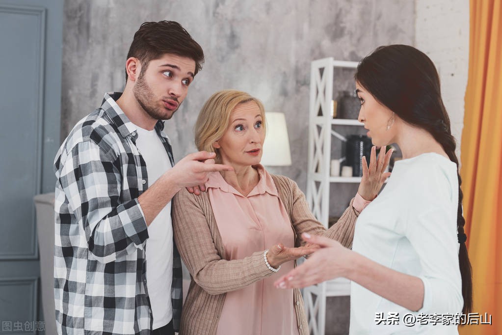 一个男人怎么让两个女人相处和谐,一个男人和三个女人的感情纠葛