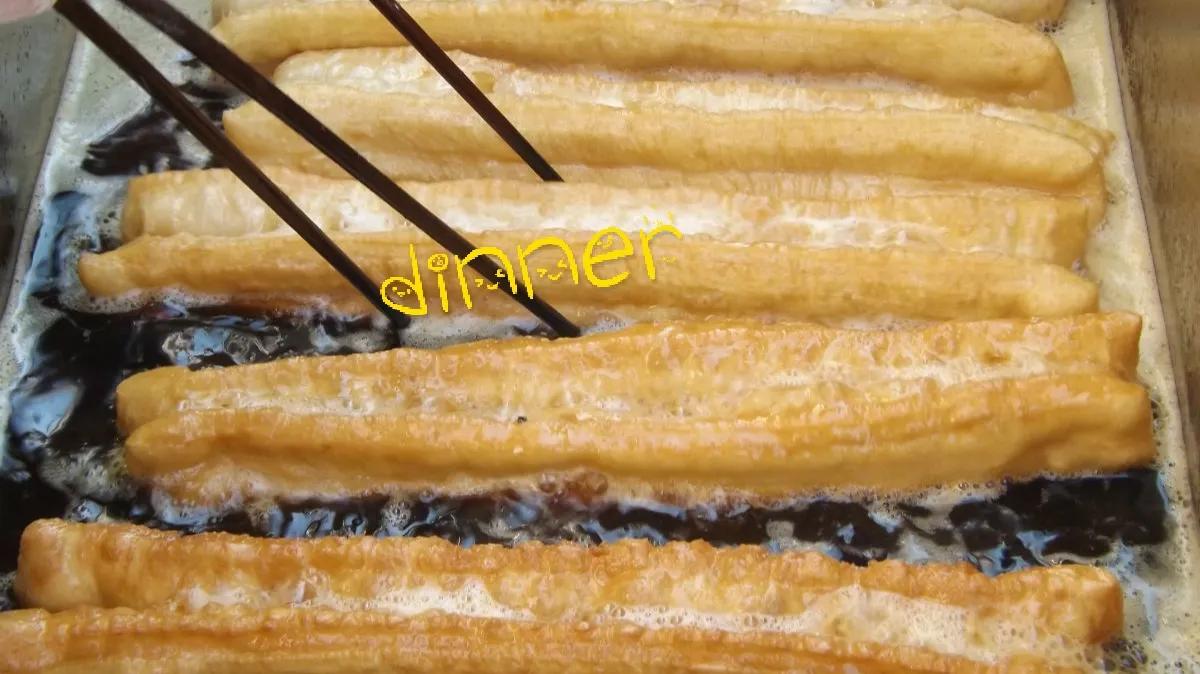 在路边卖油条月入百万,卖油条一年能赚多少钱