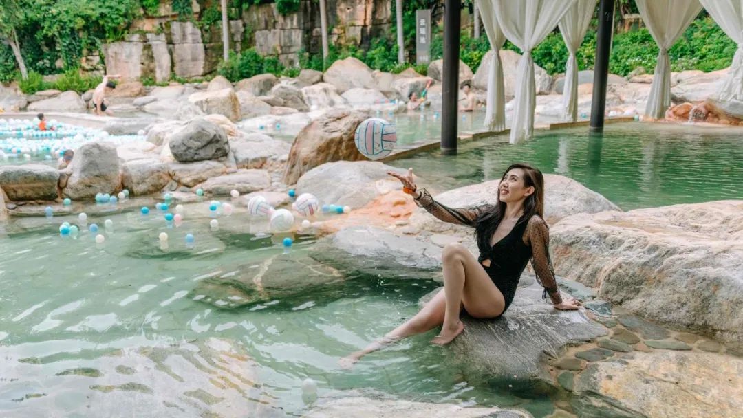 云南西部大峡谷泡温泉,云南原始森林温泉