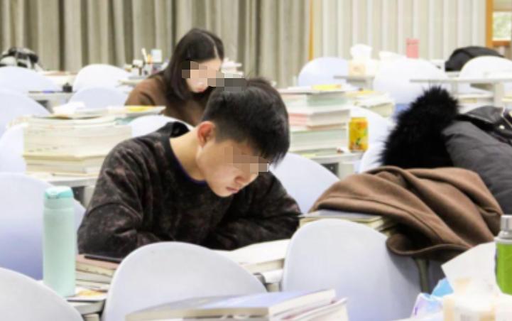 “拜金女”郑墨沫的“毁灭史”，她的诸多恶行，比你想得更加卑劣