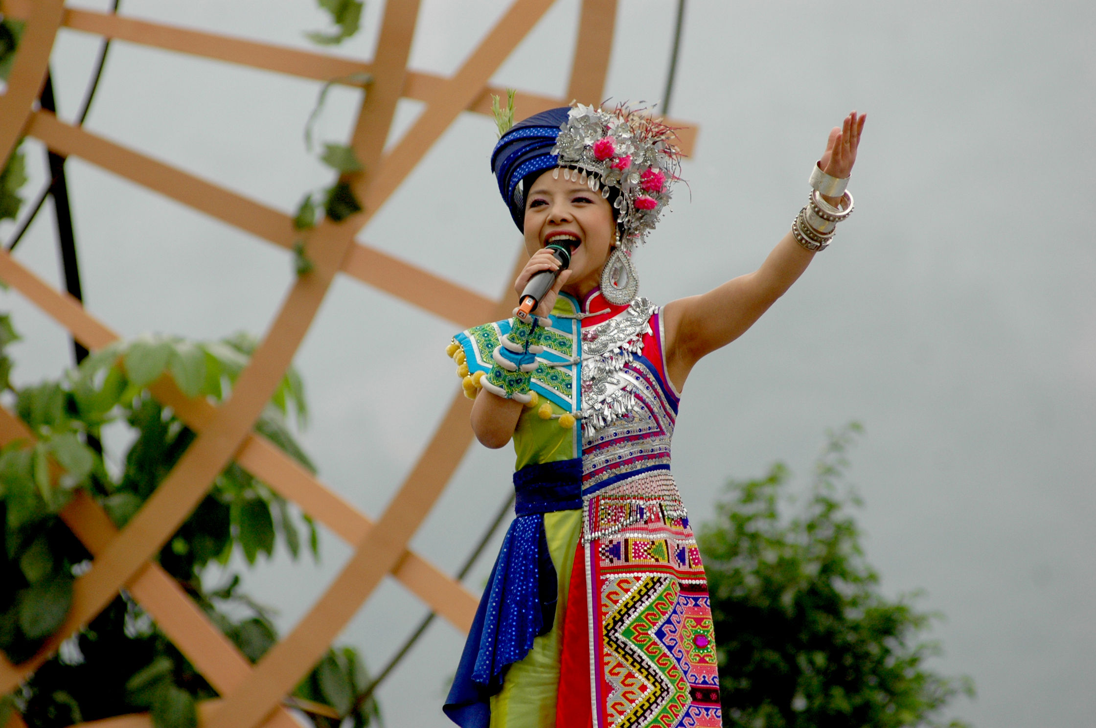 陈涓美声歌曲视频,反串歌手陈涓男女声随意切换