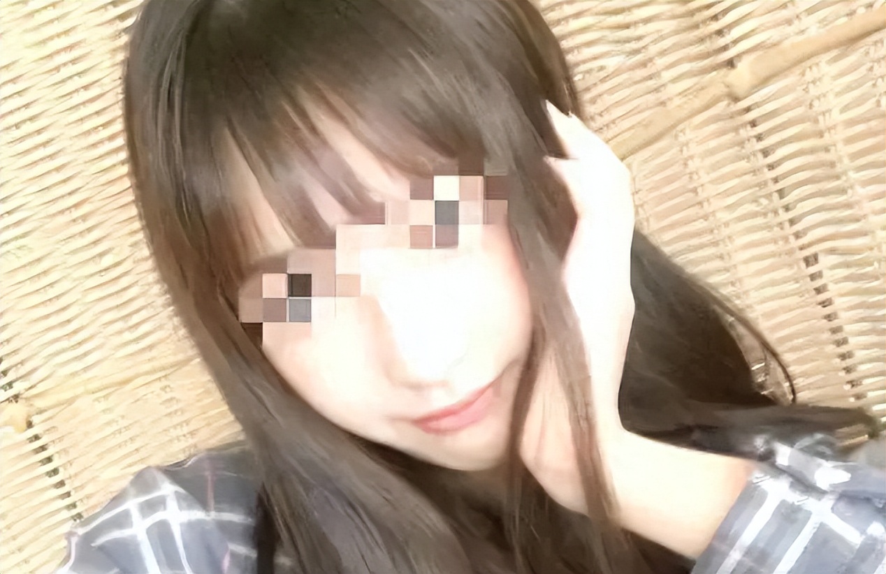 东北高校大学生公然脱衣亲热,大白天竟脱衣喂奶？伤风败俗！