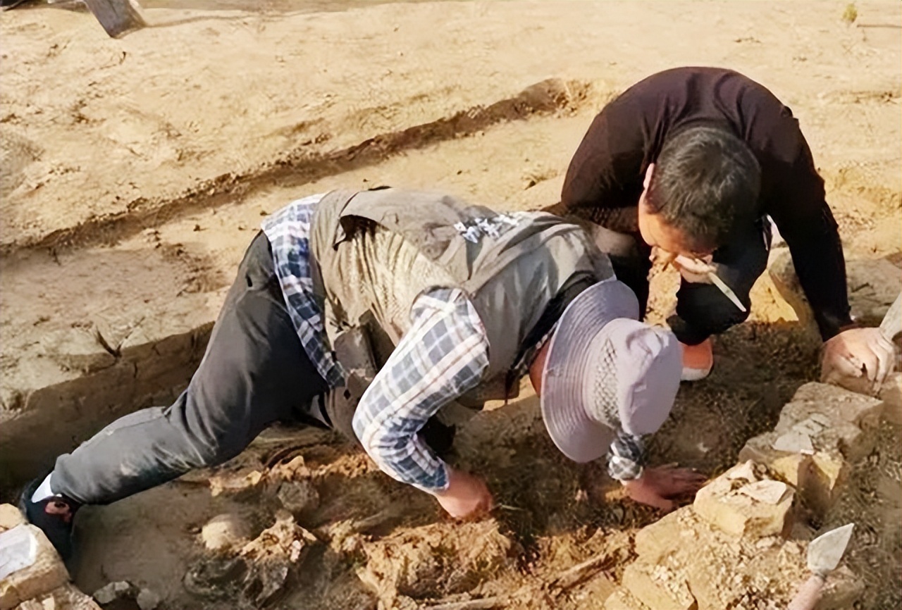 考古挖出古墓的尸体,西安考古发掘古墓现场图片