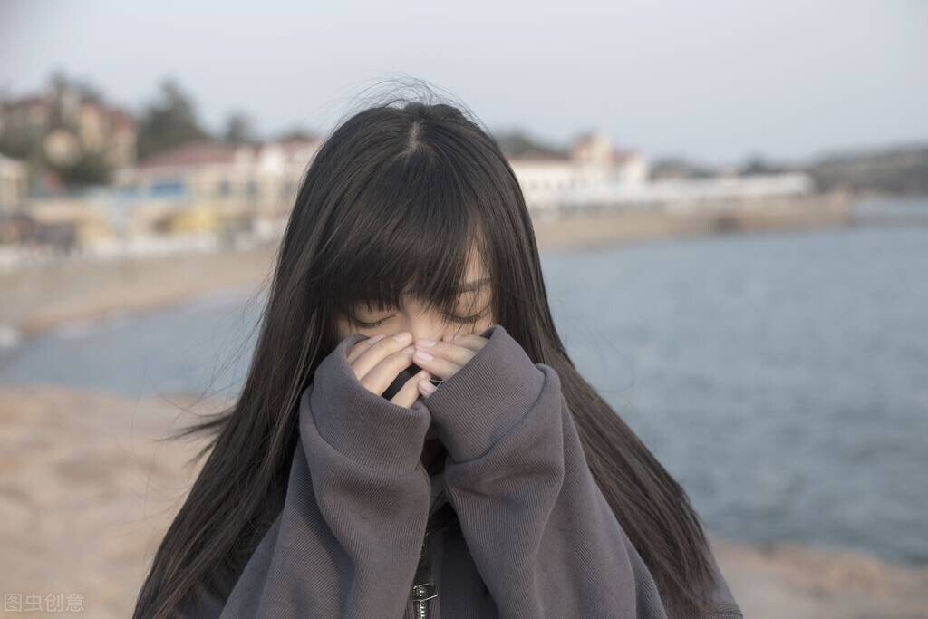 三岁就被父母送人然后又跑回来了,七岁被父亲送人