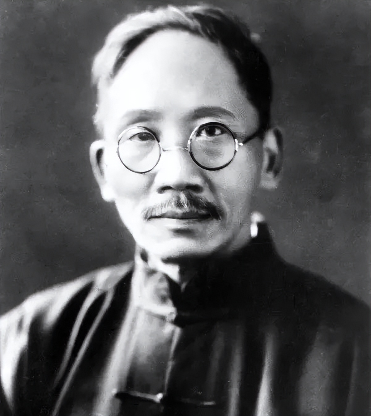 现代五四青年典型人物及其事迹,五四时期的青年人物典型事迹