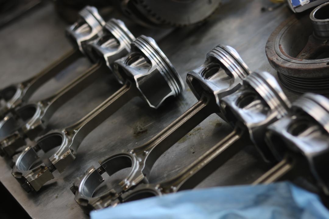 破烂的车变成新车,破烂的车子翻新