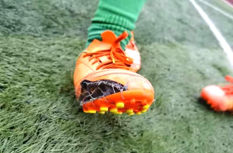 这里山乡气象新丨听，“警察教练”和女孩们的足球梦