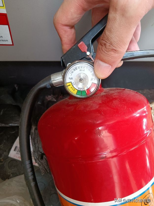 干粉和二氧化碳灭火器压力,干粉灭火器摇动后压力变大