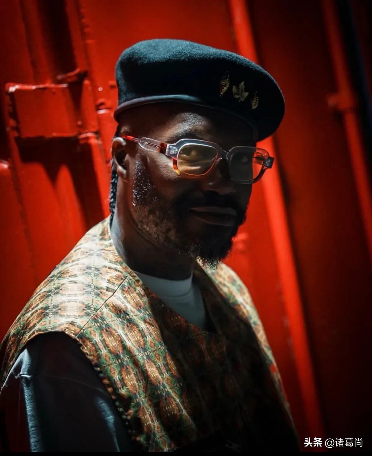 足球帅哥巴乔,巴乔踢球照片