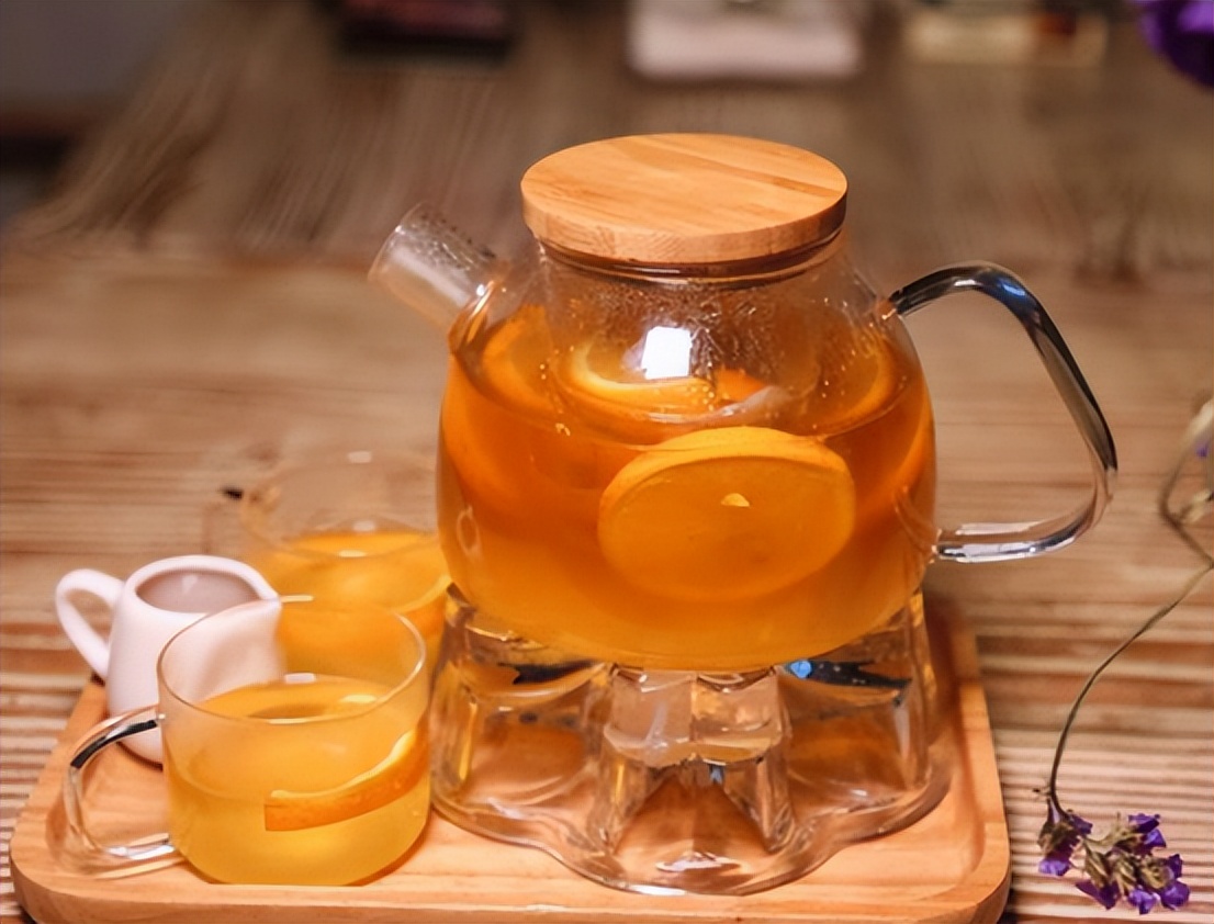 长期吸烟的人不宜抽烟,经常烟不离手