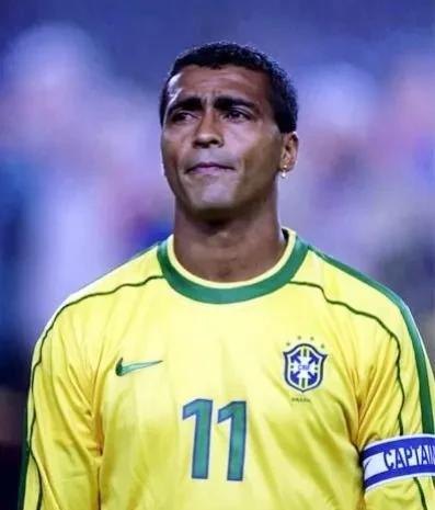 足坛历史前十中锋大罗,历史十大中锋罗纳尔多