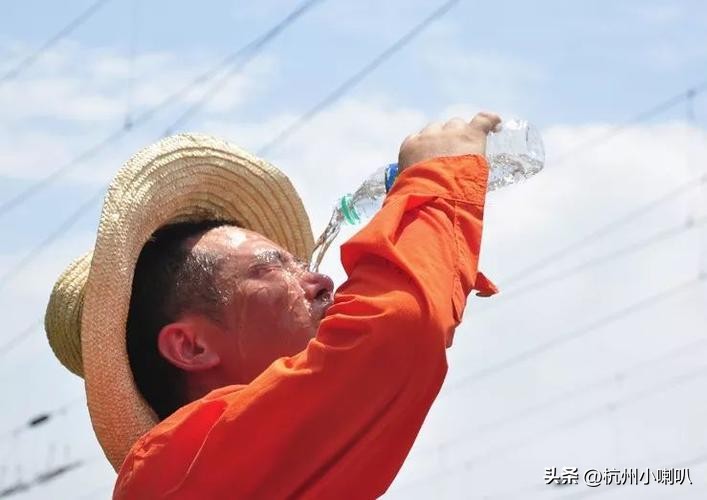 杭州人工资,杭州一个月工资2万能剩多少