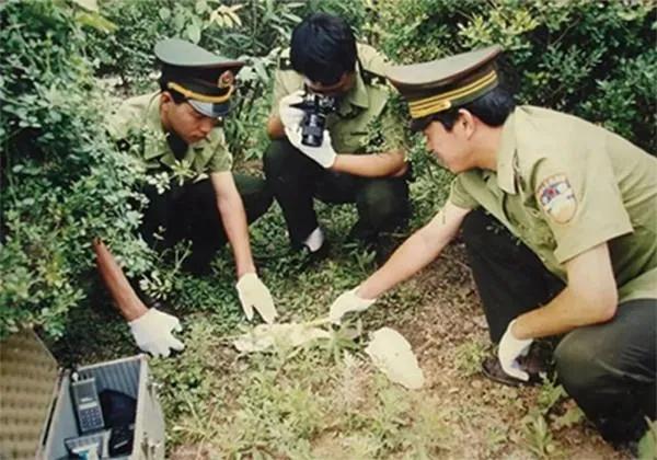 村民家的宠物狗叼回来一根脚趾头，牵扯出背后一起杀人抛尸长江案