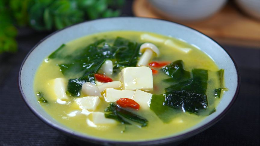 中老年人补钙喝牛奶好还是奶粉好,中老年人补钙还是喝牛奶