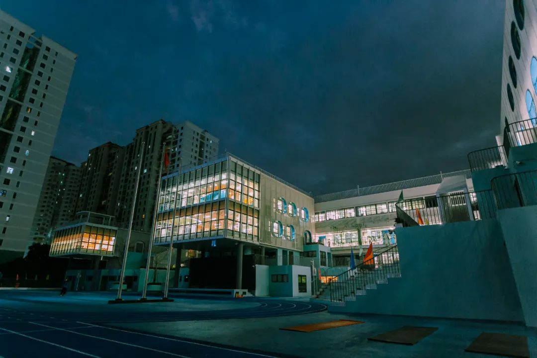 福田区2005年建的图书馆,深圳市福田图书馆