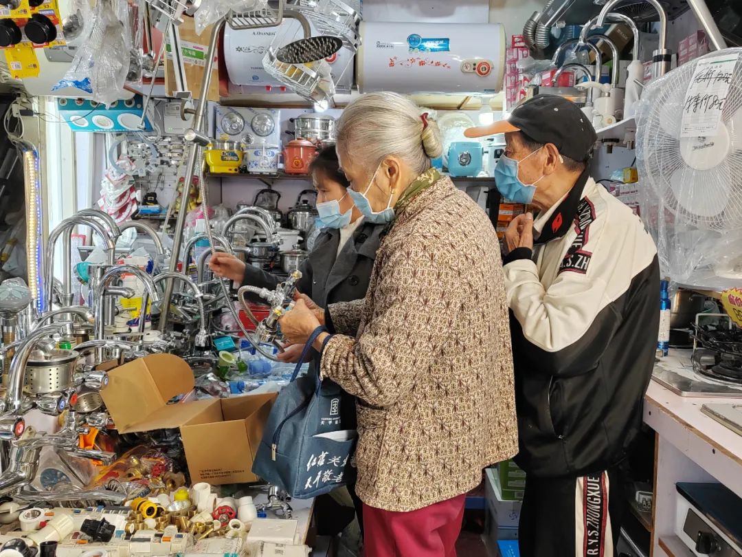 梧桐区的五金店,都是长久又顽强的存在