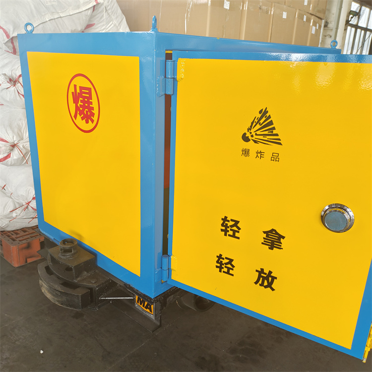 矿山井下爆破物品运输的要求,矿山井下危爆物品有轨运输车