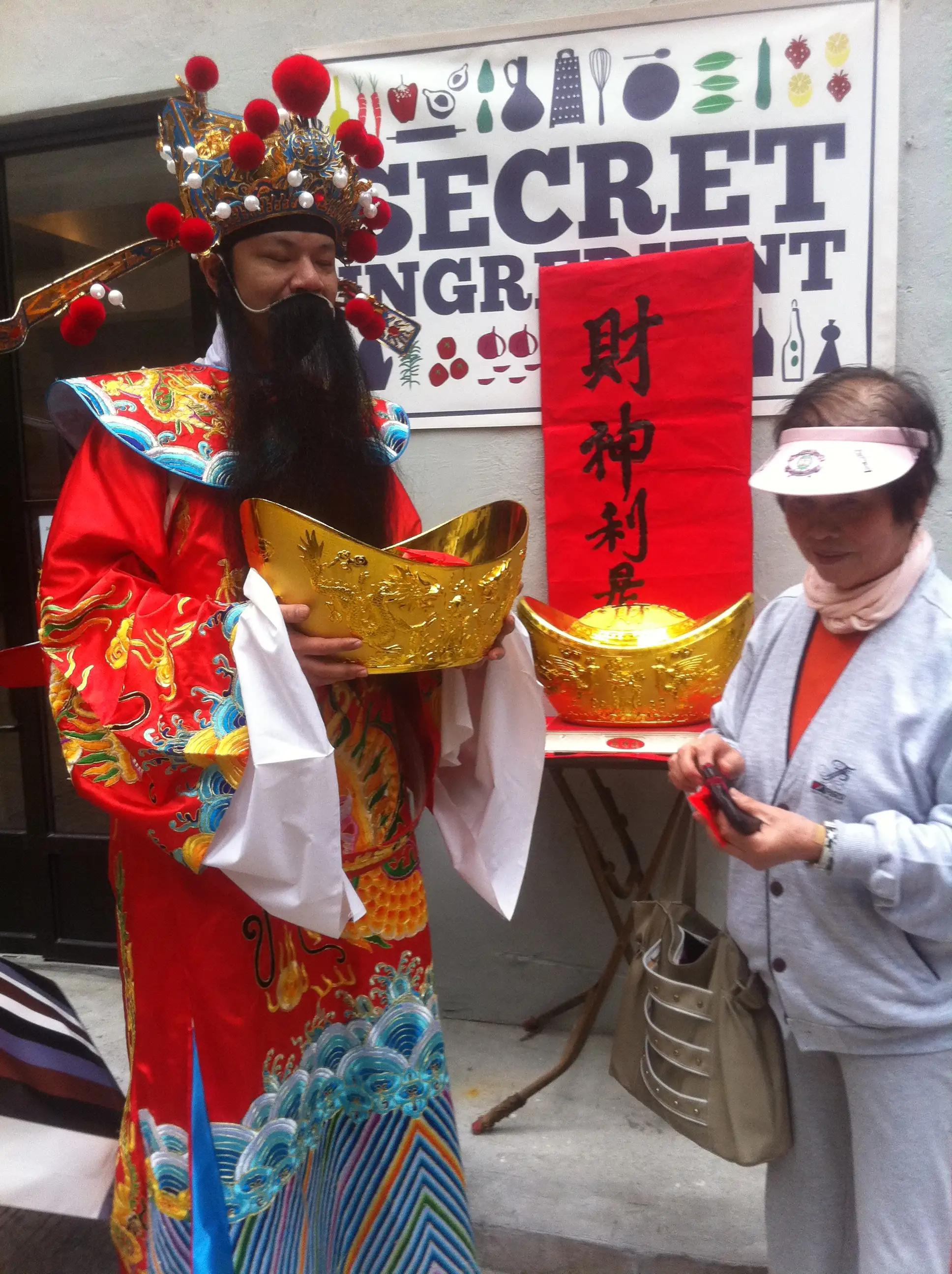 正月初五迎财神接财神纳五福,初五迎财神大家对财神了解多少